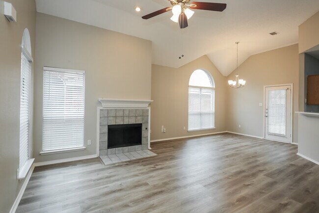 Photo - 2124 Creek Royal Dr