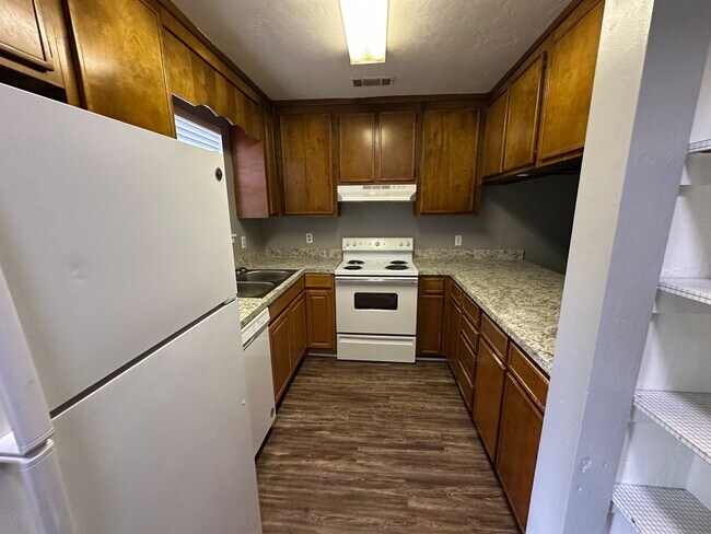 Photo - Upstairs unit off Apalachee Parkway! Apartamento Unidad D