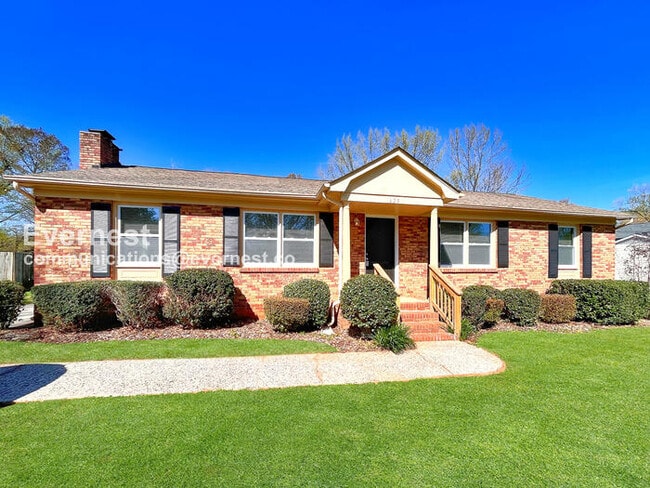 Photo - 425 Shallowood Ln House