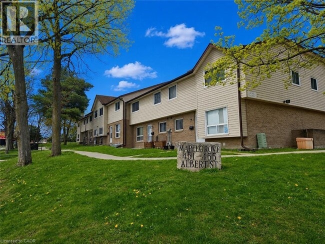 Photo - 451 Albert St