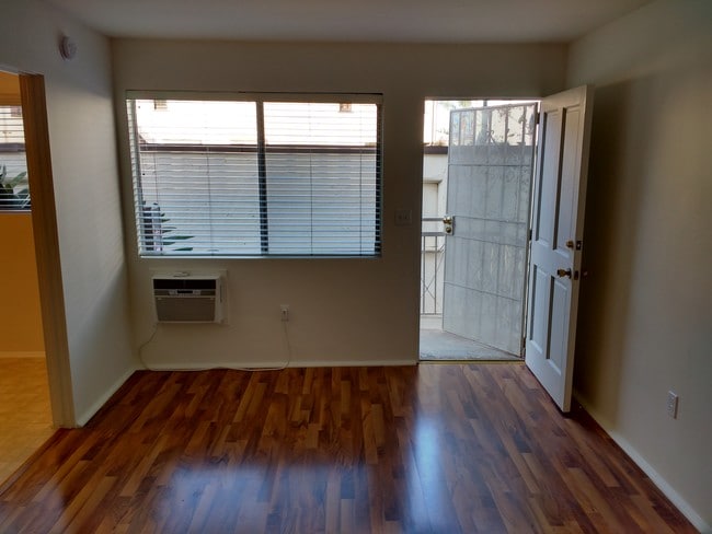 Sala de estar/Dormitorio - 1315 IDAHO AVE Unidad 3