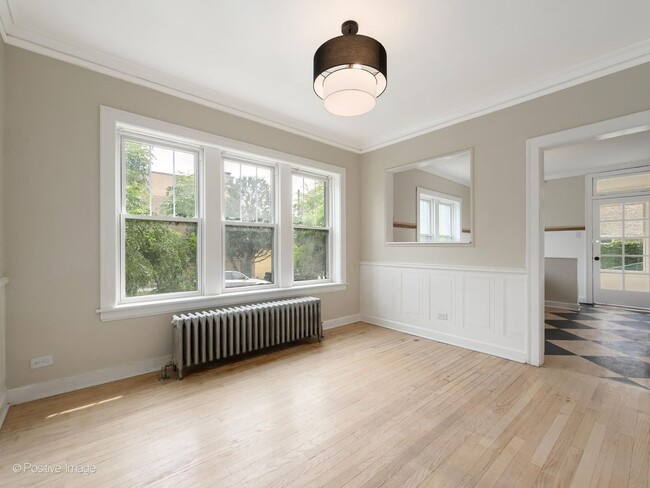 Photo - 2138 W Cornelia Ave