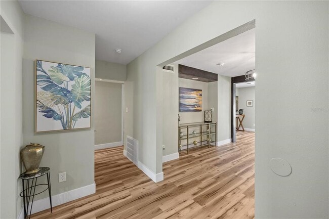 Photo - 2344 Woodcrest Dr