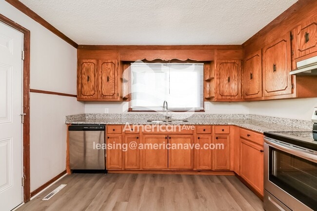 Photo - 305 River Dr