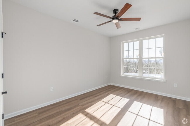 2BR, 2BA - 1200SF - Bedroom