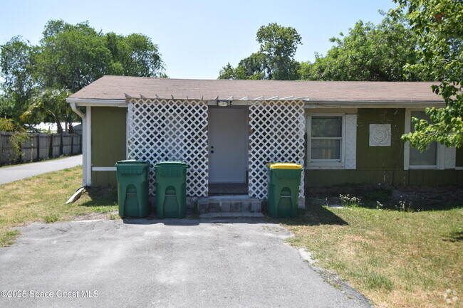 Building Photo - 329 Pine Ave Rental