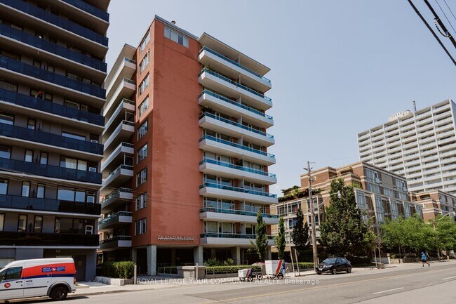 Photo - 74 Spadina Rd