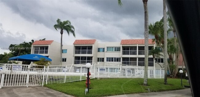 Building Photo - 120 Lakeview Dr Unit 318 Rental