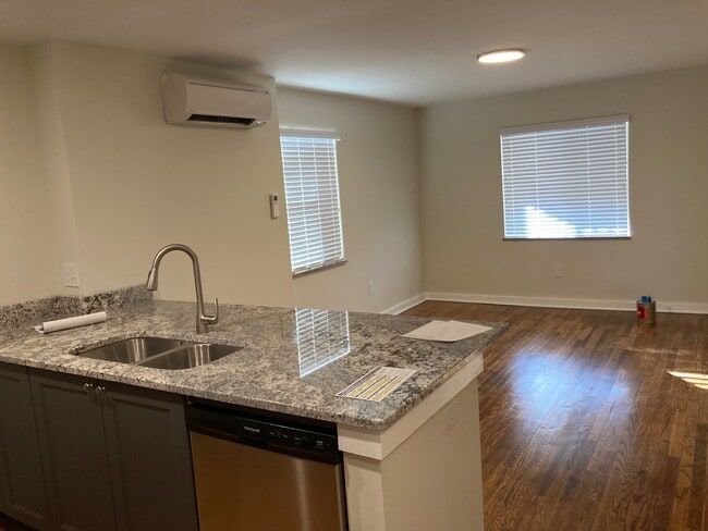 Building Photo - 4124 Kirby Ave Unit hackberry