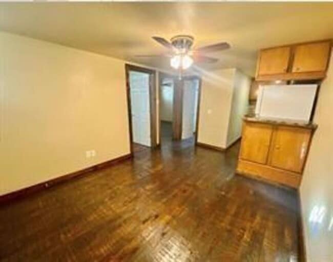 Building Photo - 625 Red Bud Lane-14 Unit 14
