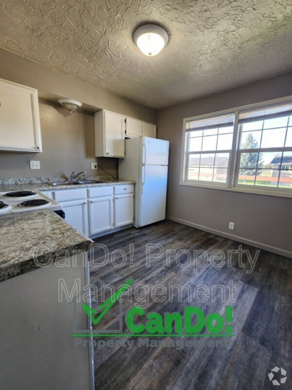 Building Photo - 230 Carol Dr Unit #2 Rental
