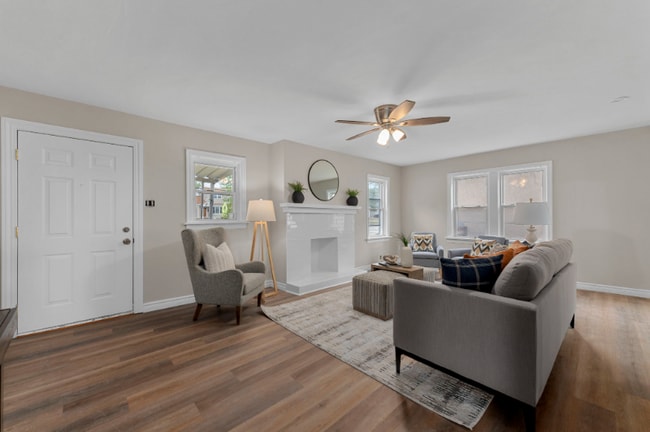 Photo - 10310 Lackland Rd