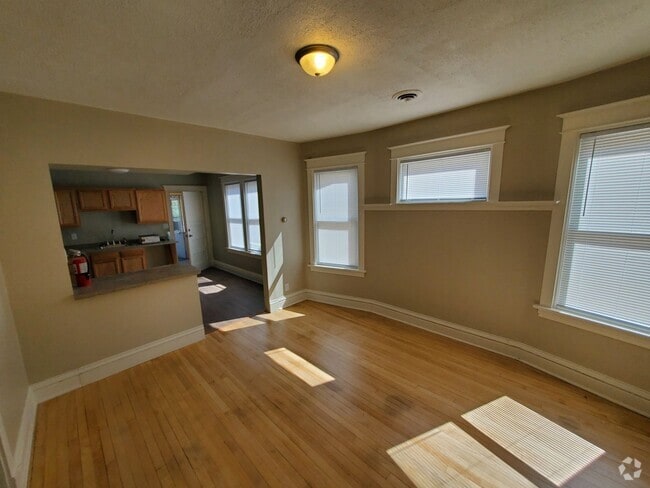 Building Photo - 2214 W 3rd St Unit Upper B Rental