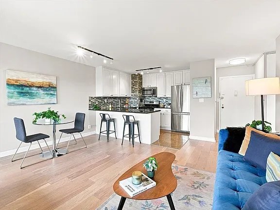 135 Montgomery St Unit 7B