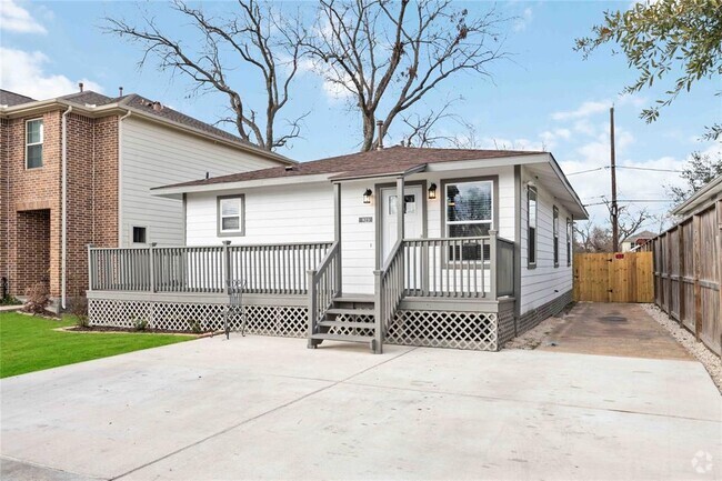 Building Photo - 923 E 36th St Rental