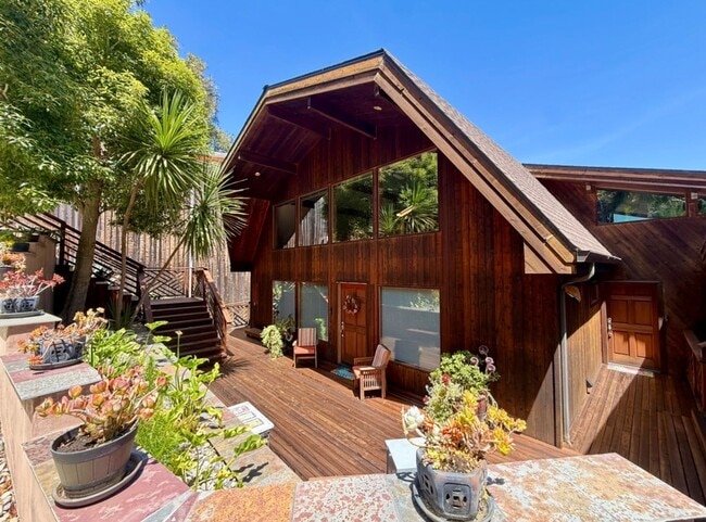 Building Photo - Fully Furnished Monterey Retreat with Bay Views | 30+ Night Rental