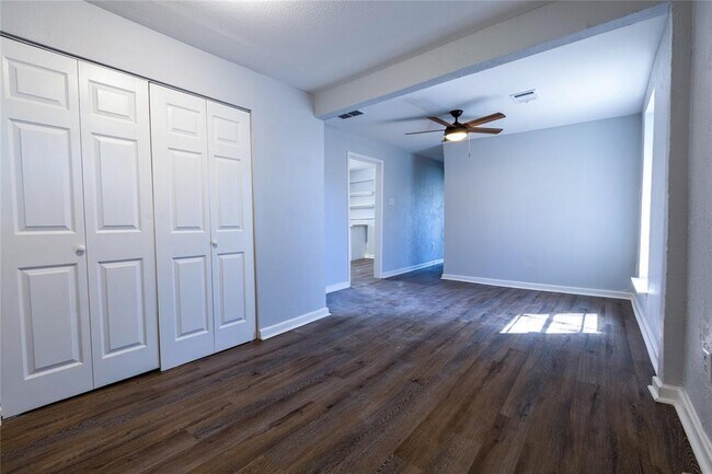 Photo - 2304 Thrasher Ln