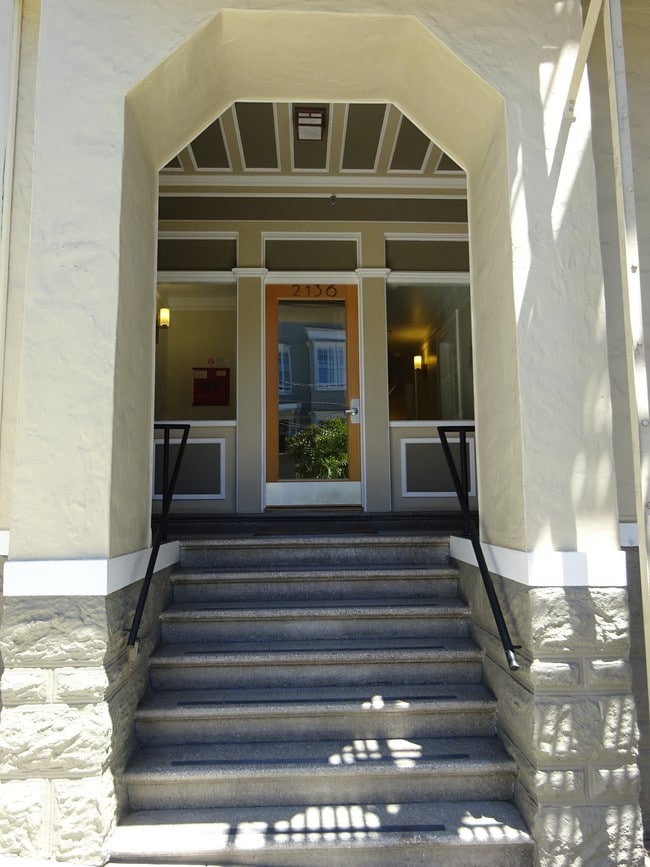 Photo - 2136 Broderick