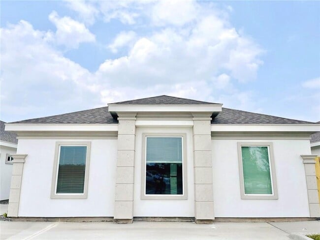 Building Photo - 15 Molino Dr Unit 5