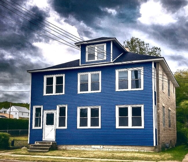 Building Photo - 1005 Pine St Unit 1