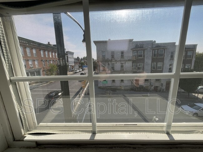 Photo - 2 E King St Unit 3
