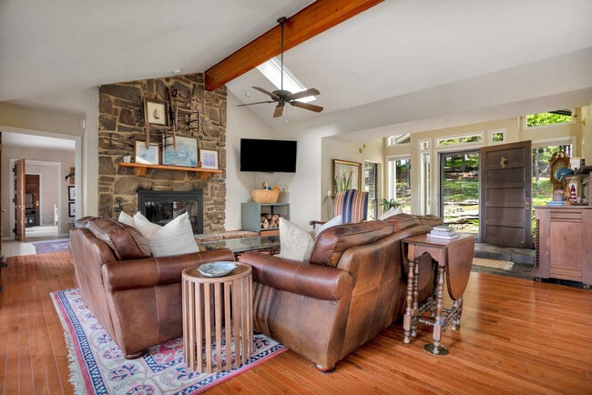 Building Photo - 13014 Schoolhouse Dr Unit ID1375234P