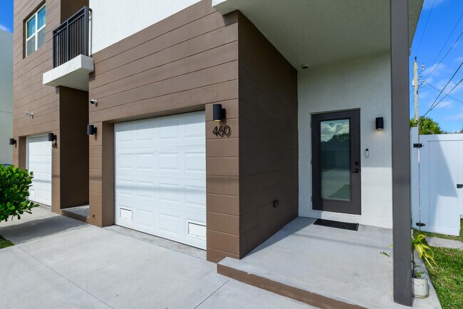 460 NW 27th Ave
