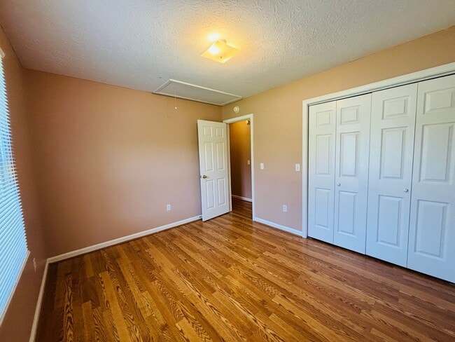 Photo - 1302 Sandy Cir