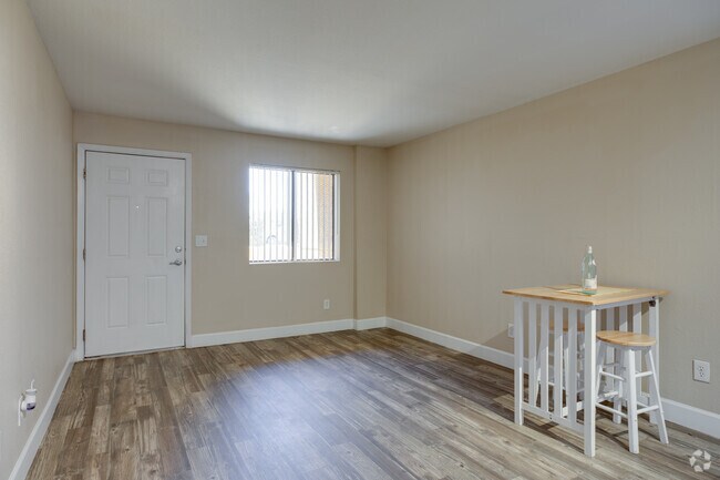 1BR, 1BA - 500SF