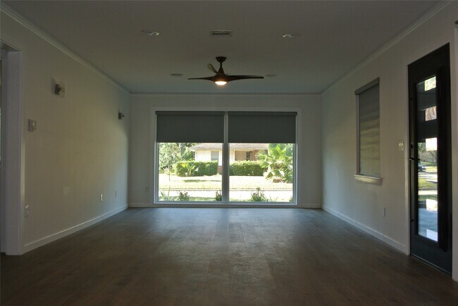 Photo - 7911 Greenbush St