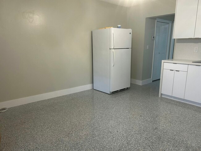 3631 SW 27th St Unit 3