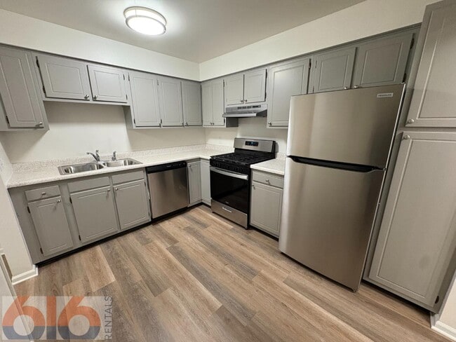 Building Photo - 630 56th St SE