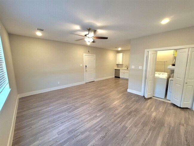 Building Photo - 1620 Oak Tree Dr Unit 1205 Rental
