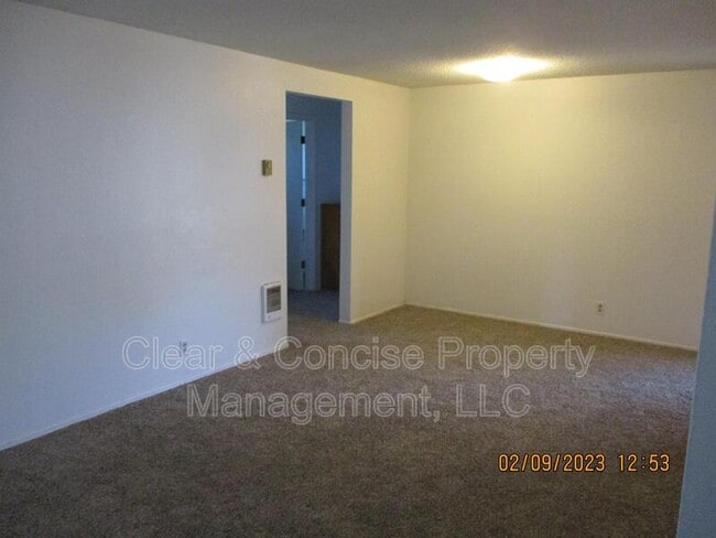 Building Photo - 1337 Laura St