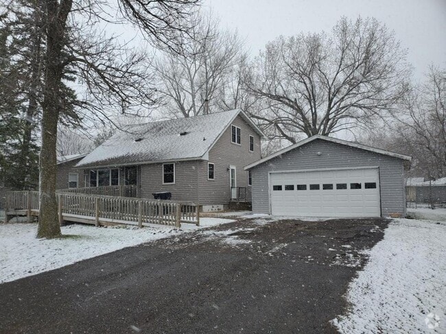 Building Photo - 11365 Stinson Ave Rental