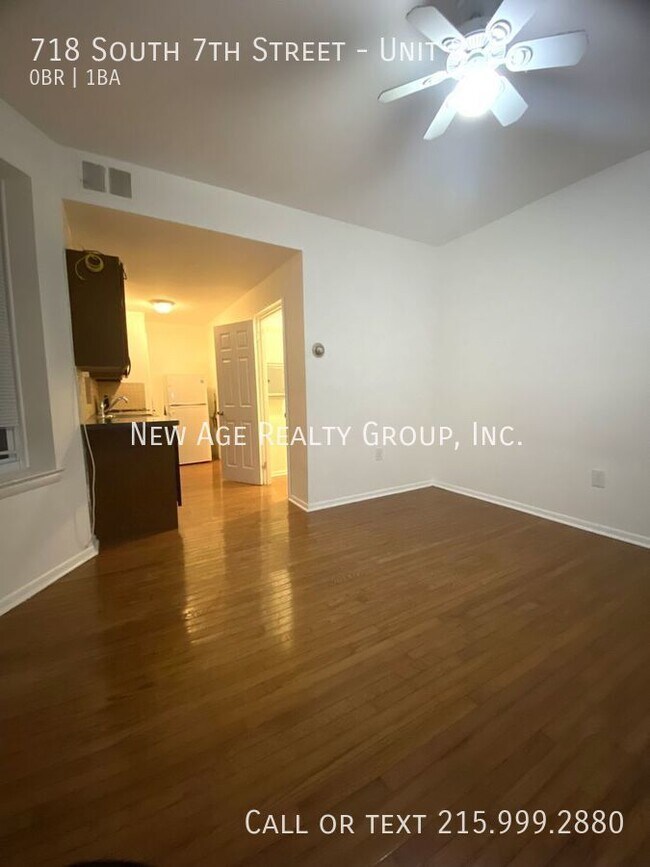 Photo - Studio Apartment one block from South Street! Unidad 8