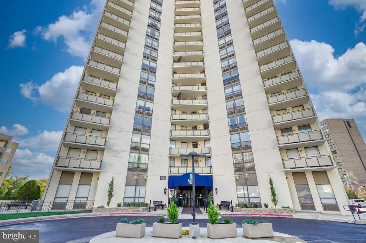 Photo - 205 E Joppa Rd (Towson, MD)