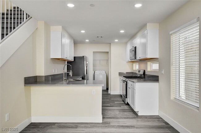 Building Photo - 8824 Cornwall Glen Ave