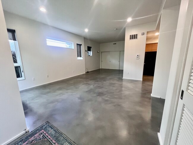 Photo - 2445 SE Ankeny St Unit 2445