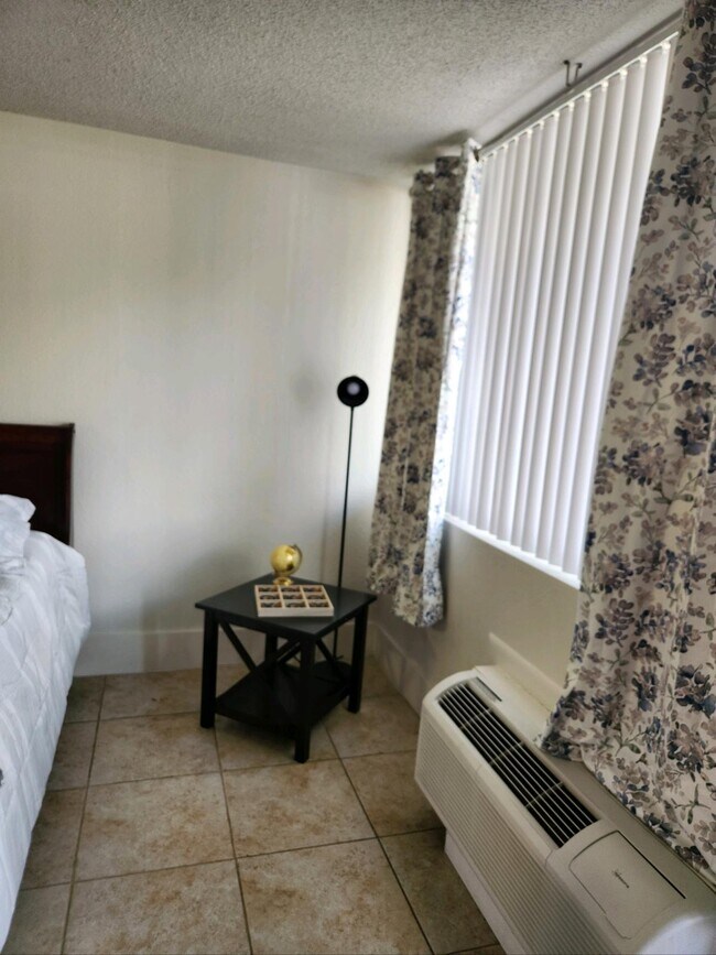 Photo - Colonial Gardens Apartments
