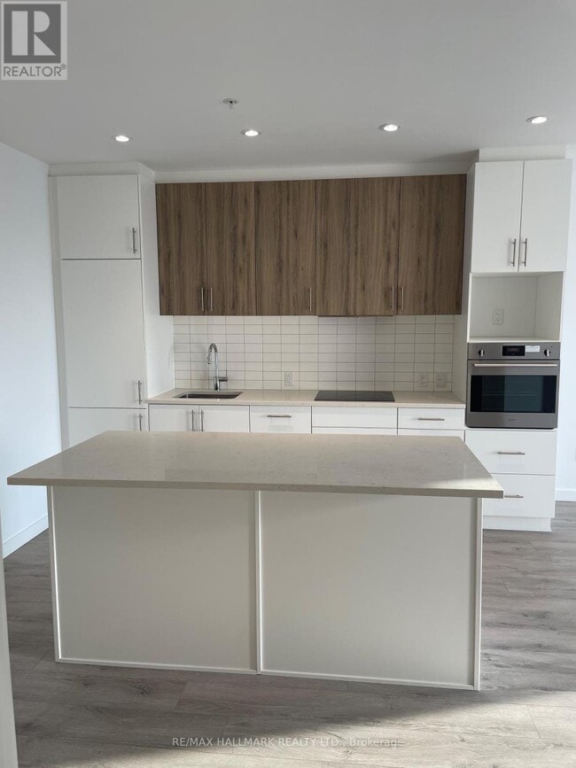 Photo - 181 King St S Unit 1009