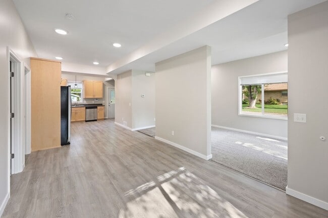 Building Photo - 4 Bedroom House for Rent