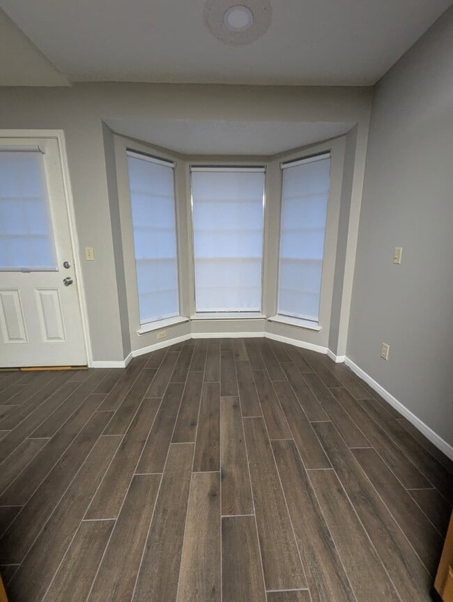 Building Photo - 827 Coral Tree Pl