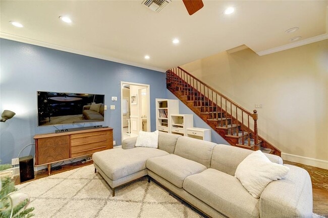 Building Photo - 1307 Kinney Ave Unit 132