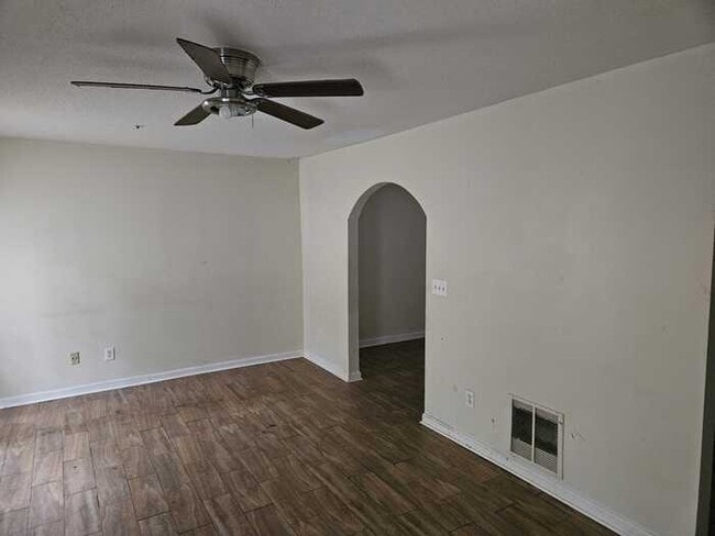 Photo - Spacious 3 Bedroom Town Home