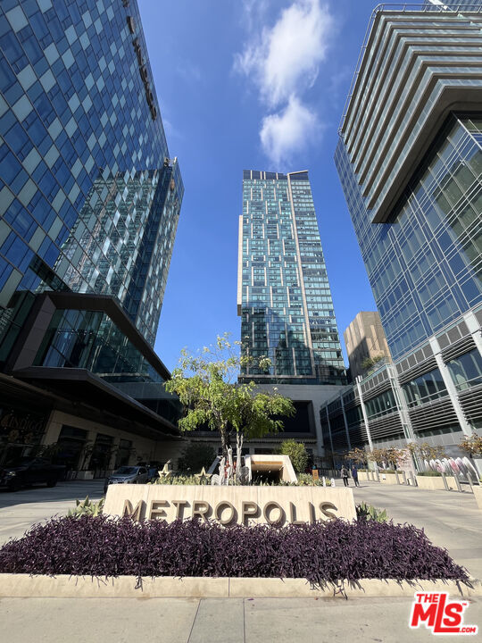 Building Photo - 889 Francisco St Unit 701