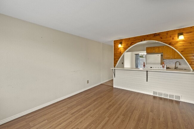 Photo - 4319 Millburn S