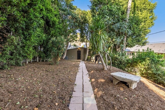 Photo - 2053-2067 N. Argyle Ave