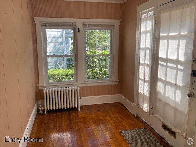 Building Photo - 43 Beaconsfield Rd Unit 43 Beaconsfield Rd Rental