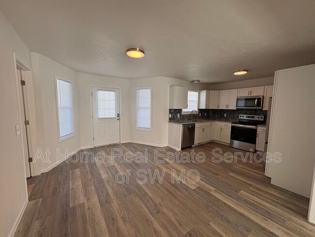 Photo - 249 E Hardy St